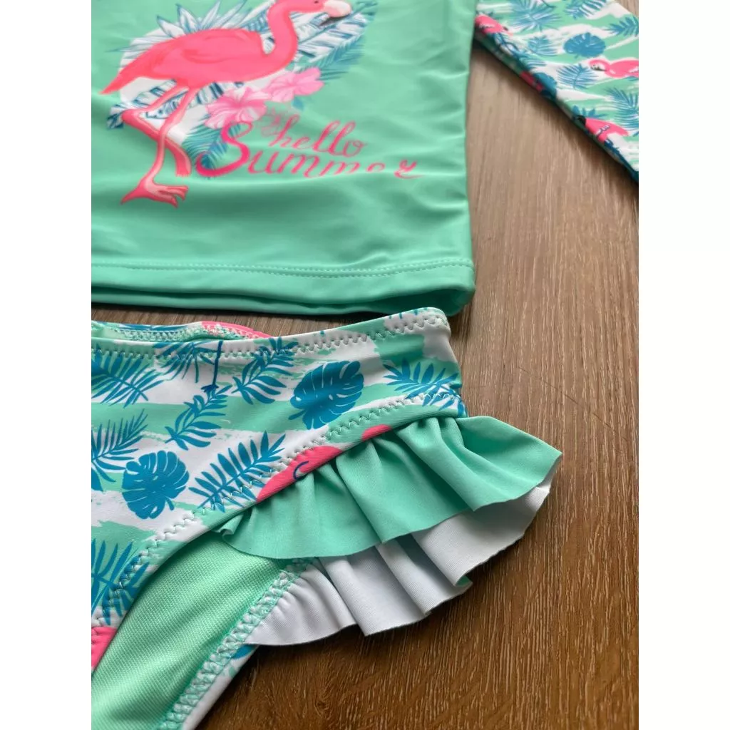 Kit Moda Praia Menina Biquíni Com Babado Camiseta Manga Longa UV Proteção Solar Flamingo Com Chapéu